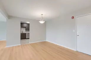 535 S Cleveland Ave, Arlington Heights, IL 60005 - Photo 2