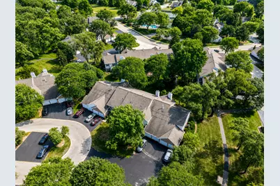 585 Edinburgh Lane #B, Prospect Heights, IL 60070 - Photo 2