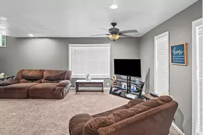523 E Mitchell Street, Salem, IL 62881 - Photo 12