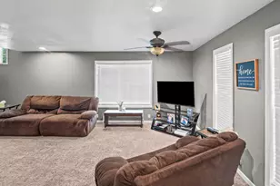 523 E Mitchell St, Salem, IL 62881 - Photo 12