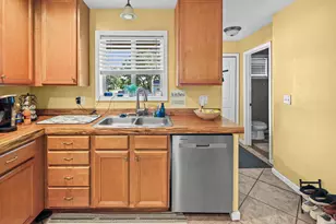 523 E Mitchell St, Salem, IL 62881 - Photo 18