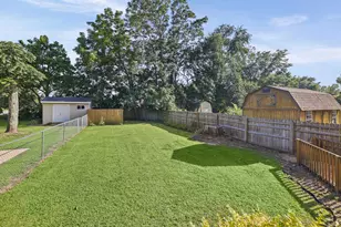 523 E Mitchell St, Salem, IL 62881 - Photo 4