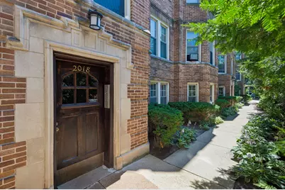 2018 W Greenleaf Avenue #1F, Chicago, IL 60645 - Photo 2