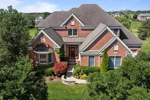 15 Eagle Ridge Dr, Hawthorn Woods, IL 60047 - Photo 1