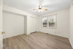 1002 Hobson Dr, Buffalo Grove, IL 60089 - Photo 16