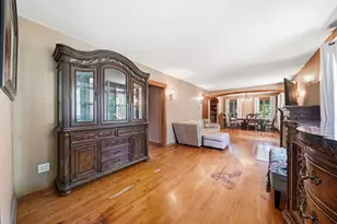 345 Moody Ct, South Elgin, IL 60177 - Photo 2