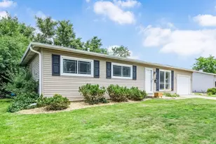 422 Walnut Dr, Streamwood, IL 60107 - Photo 2