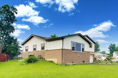 9007 W 92nd Street, Hickory Hills, IL 60457 - Photo 2