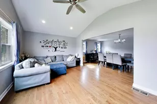 9007 W 92nd St, Hickory Hills, IL 60457 - Photo 12