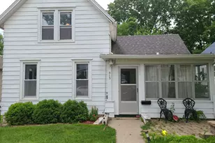 513 Crawford Ave, Dixon, IL 61021 - Photo 2