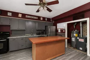 300 N Bogardus St, Elkhart, IL 62634 - Photo 8