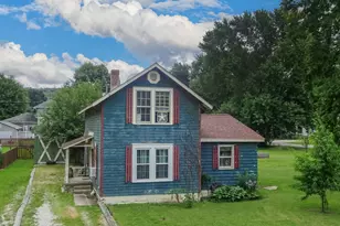 300 N Bogardus St, Elkhart, IL 62634 - Photo 2