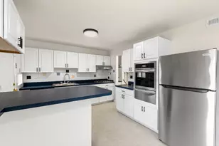 146 Pleasant Dr, Chicago Heights, IL 60411 - Photo 6