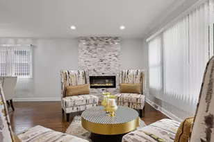 800 E 169th Pl, South Holland, IL 60473 - Photo 6