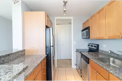 655 W Irving Park Road #4916, Chicago, IL 60613 - Photo 8