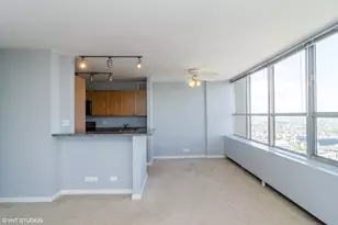 655 W Irving Park Rd, Chicago, IL 60613 - Photo 12