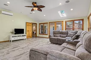 10S287 Alma Ln, Naperville, IL 60564 - Photo 4