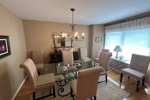 398 White Oak Ln, Lake Barrington, IL 60010 - Photo 8