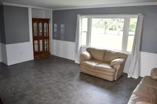 124 Hislop Dr, Cissna Park, IL 60924 - Photo 4