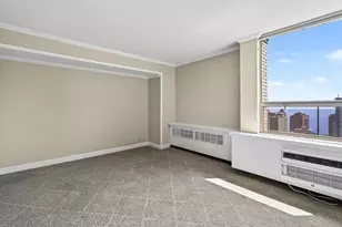 1355 N Sandburg Terrace, Chicago, IL 60610 - Photo 18