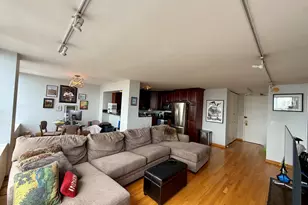 655 W Irving Park Rd, Chicago, IL 60613 - Photo 16