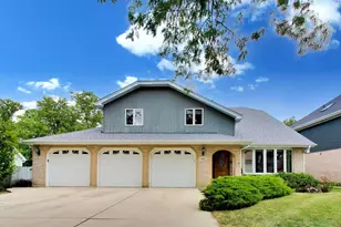 443 N Tara Ln, Addison, IL 60101 - Photo 1
