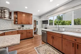 4017 Carousel Dr, Northbrook, IL 60062 - Photo 8