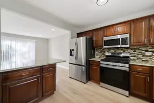 17690 Hillcrest Dr, Country Club Hills, IL 60478 - Photo 10