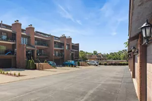 2 Cinnamon Creek Dr, Palos Hills, IL 60465 - Photo 2