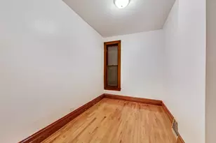 1138 W Addison St, Chicago, IL 60613 - Photo 10