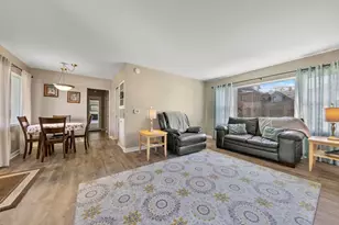 223 S West St, Naperville, IL 60540 - Photo 4