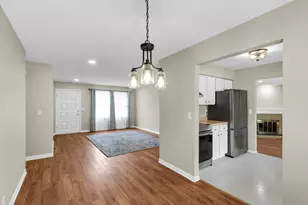 2009 Crescent Dr, Champaign, IL 61821 - Photo 2