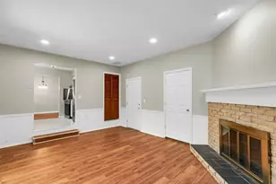 2009 Crescent Dr, Champaign, IL 61821 - Photo 6