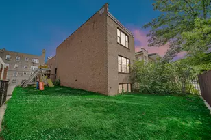 2620 W Foster Ave, Chicago, IL 60625 - Photo 2