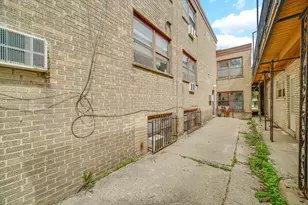 2620 W Foster Ave, Chicago, IL 60625 - Photo 4