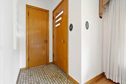 9253 S Sacramento Avenue, Evergreen Park, IL 60805 - Photo 4