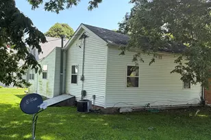 206 SW 6th St, Atlanta, IL 61723 - Photo 6