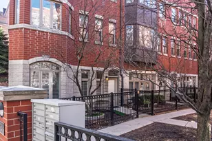 1830 S Calumet Ave, Chicago, IL 60616 - Photo 1