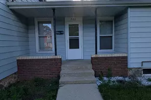 726 S Jefferson St, Woodstock, IL 60098 - Photo 1