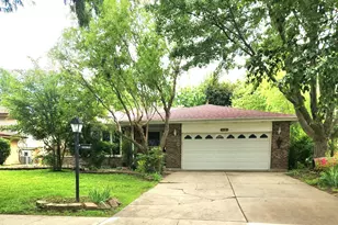 1629 Holly Ln, Darien, IL 60561 - Photo 2