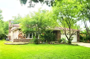 1629 Holly Ln, Darien, IL 60561 - Photo 1