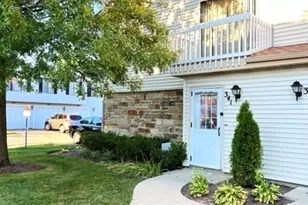 341 Jefferson Ct, Vernon Hills, IL 60061 - Photo 1