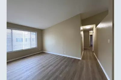 341 Jefferson Court, Vernon Hills, IL 60061 - Photo 4