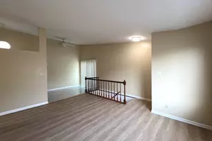 341 Jefferson Ct, Vernon Hills, IL 60061 - Photo 4
