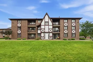 10521 S Roberts Rd, Palos Hills, IL 60465 - Photo 1