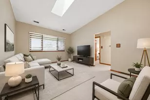 10521 S Roberts Rd, Palos Hills, IL 60465 - Photo 2