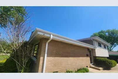 231 Lincoln Lane, Wheeling, IL 60090 - Photo 2