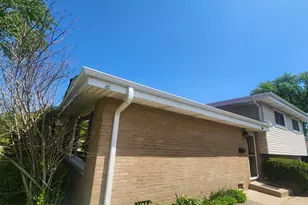 231 Lincoln Ln, Wheeling, IL 60090 - Photo 2