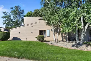 16 Briar Hill Cir, Champaign, IL 61822 - Photo 2