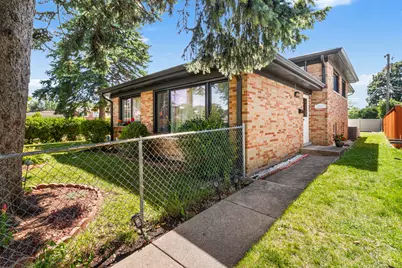 2196 Spruce Avenue, Des Plaines, IL 60018 - Photo 1
